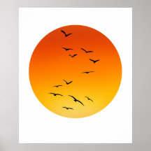 Gran bandada de aves volando hacia un sol brillant