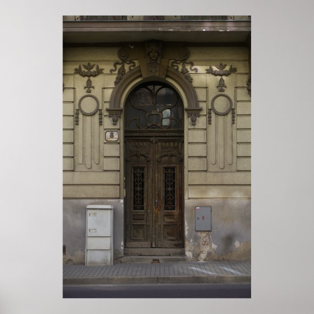 Póster Grandeza desfasada: Entrada al edificio Znojmo (Frente)