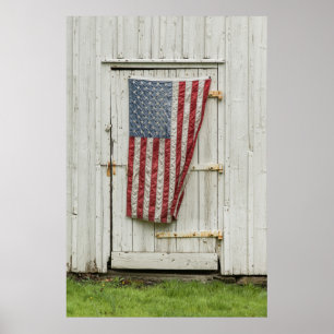 Póster Granjas   Puerta de establo blanco con bandera est