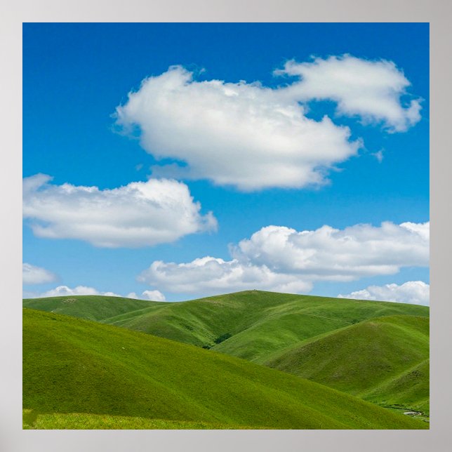 Póster Green Hills with Blue Skies and White Clouds (Frente)