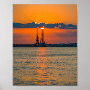 Póster Grúa Petrolera Silueta Pensacola Bahía Atardecer