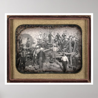 Póster Grupo de veintitrés mineros en soledad [aproximada