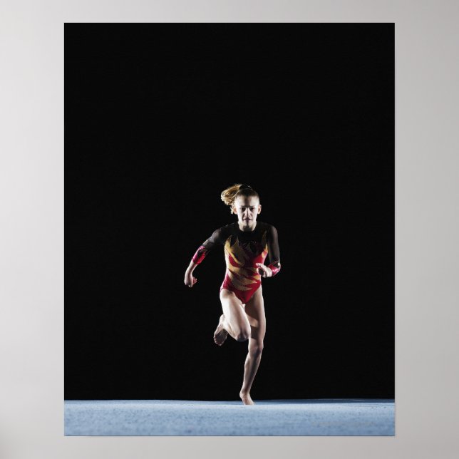 Póster Gymnast (12-13) running on mat (Frente)