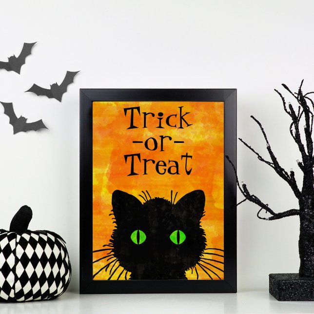 Póster Halloween de Gato Negro espeluznante (Small Black Cat with Green Eyes framed with Halloween Decorations)