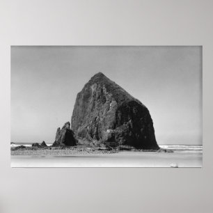 Póster Haystack Rock at Cannon Beach, Oregon Photograph