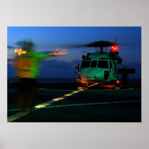 Póster Helicóptero MH-60 Seahawk aterrizando en el mar
