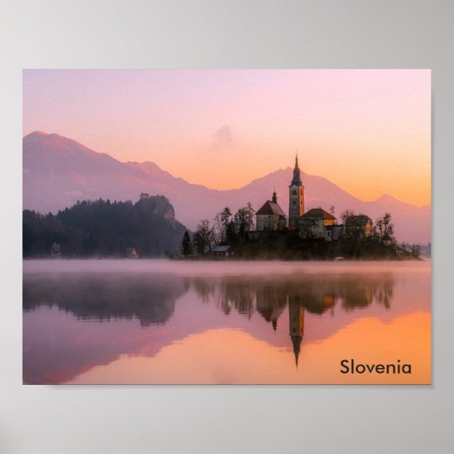 Póster Hermosa iglesia en la isla del lago Bled Eslovenia (Frente)