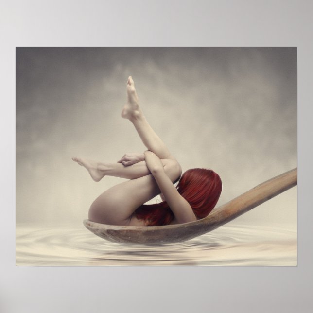 Póster Hermosa mujer de cabello rojo en cuchara (Frente)