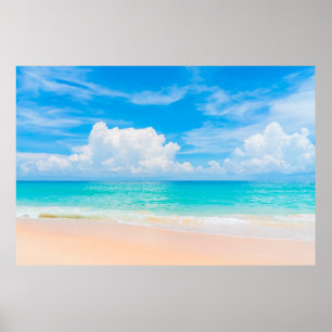 Póster Hermosa playa tropical con cielo azul y c blanco