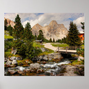 Póster Hermosa ruta de senderismo, árboles y montañas