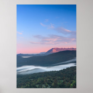 Póster Hermosa vista del amanecer en Nanos de Šilentabor