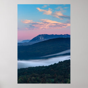 Póster Hermosa vista del amanecer en Nanos de Šilentabor,