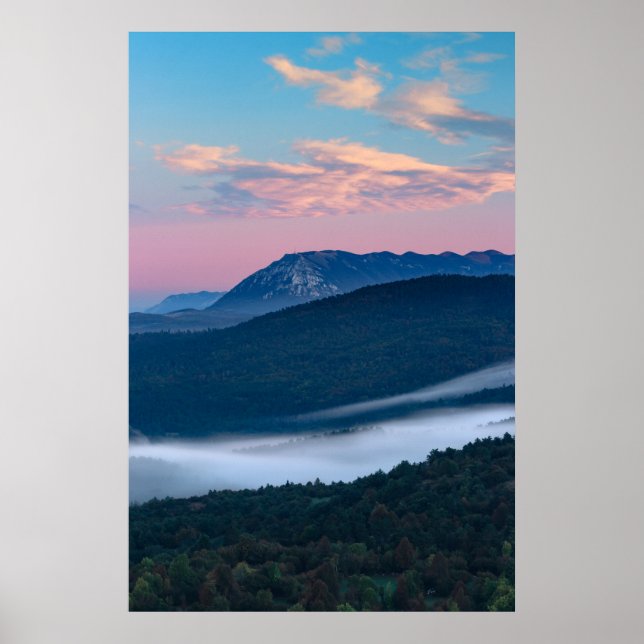 Póster Hermosa vista del amanecer en Nanos de Šilentabor, (Frente)