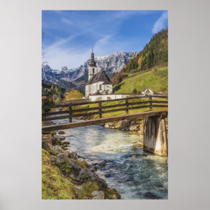 Póster Hermosas montañas con iglesia