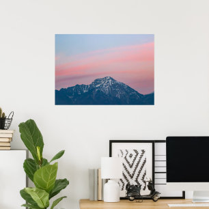 Póster Hermoso cielo de puesta de sol sobre la montaña St