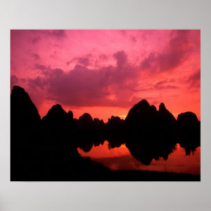 Póster Hermoso color al atardecer de las montañas de pied