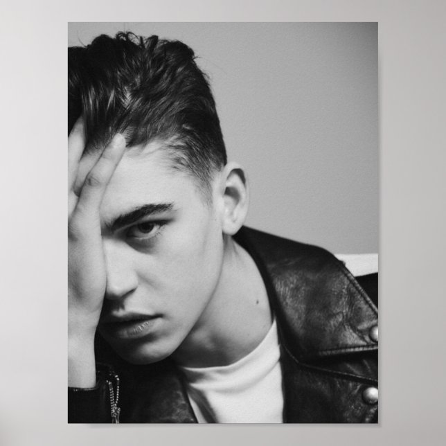 Póster Hero Fiennes Tiffin (Frente)