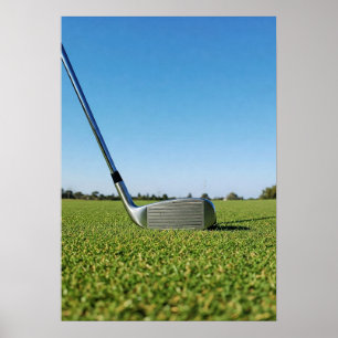 Póster Hierro de Golf y Pelotas en Césped Verde Fresco