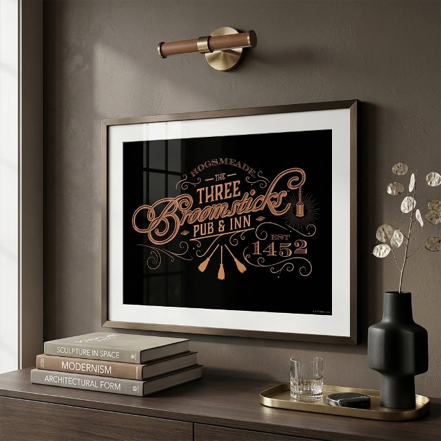 PÓSTER HOGSMEADE™ LA POSADA Y TABERNA LOS TRES ESCOBONES™ (Subido por el creador)