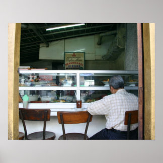 Póster Hombre comiendo solo