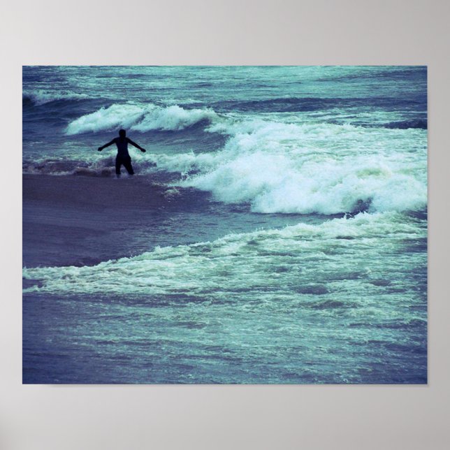 Póster Hombre en las olas del mar (Frente)