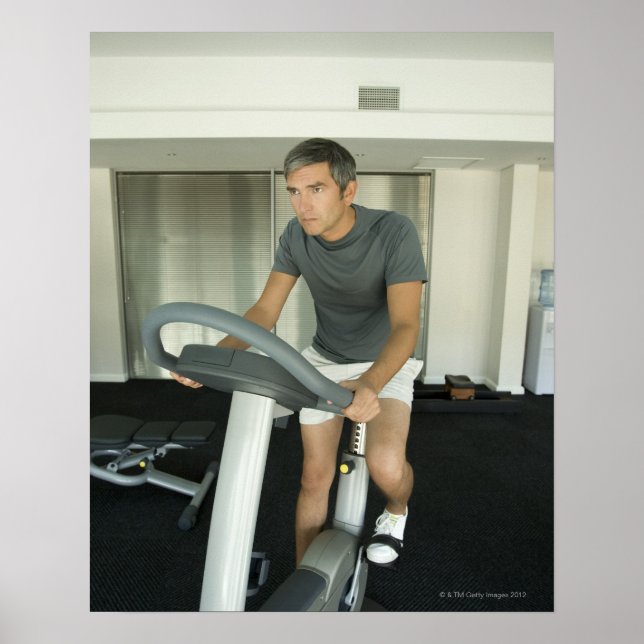 Póster Hombre haciendo ejercicio en un gimnasio 2 (Frente)