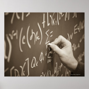 Póster Hombre imprimiendo ecuaciones matemáticas en una p