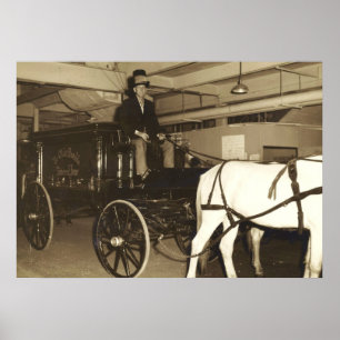 Póster Hombre que conduce un carro del coche fúnebre