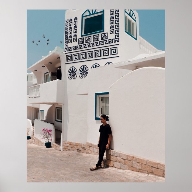 Póster Hombre se inclina en casa de hormigón (Frente)