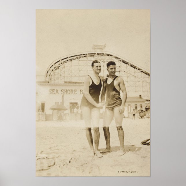 Póster Hombres de pie en la playa (Frente)