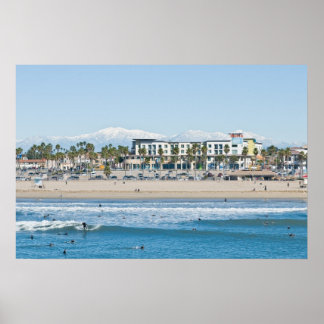 Póster Huntington Beach and Snow Capped Mountains