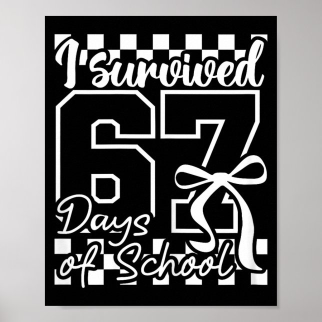 Póster I Survived 67 Days Of School Checkered Coquette Bo (Frente)