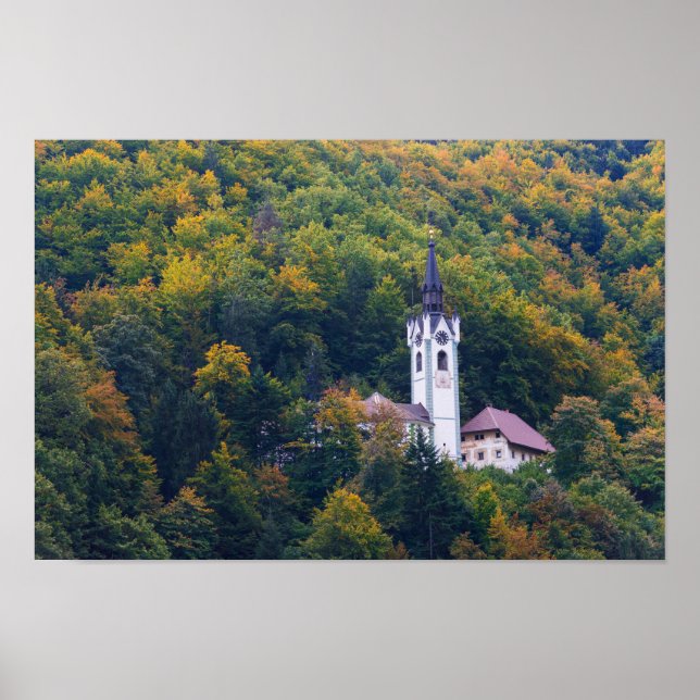 Póster Iglesia en un bosque en caída de Eslovenia (Frente)