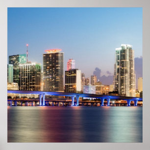 Póster Illuminated skyline of downtown Miami at dusk