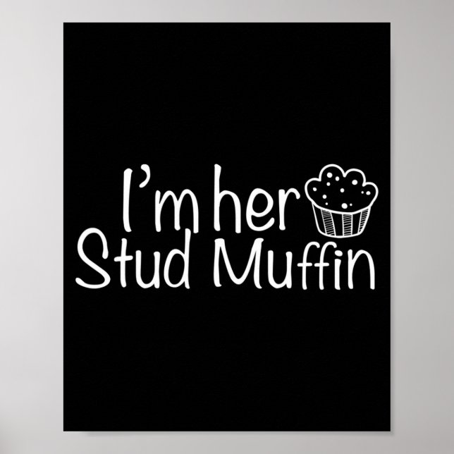 Póster Im Her Stud Muffin Funny Couples Valentine Day App (Frente)