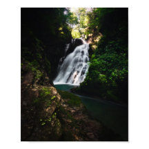 Impresionante cascada Šum en un bosque mágico