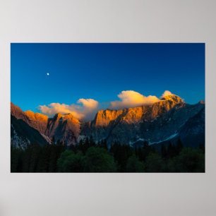 Póster Impresionante puesta de sol en el lago Di Fusine,