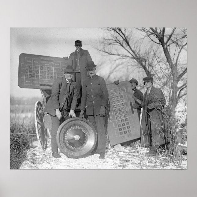 Póster Incursión policial en Casino Ilegal, 1932. Foto de (Frente)