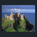 Póster Irlanda del Norte, condado de Antrim, Dunluce<br><div class="desc">Irlanda del Norte,  County Antrim,  Dunluce Castle Picturesque Dunluce Castle atrae a los visitantes con su impresionante ubicación en la costa de Antrim en Irlanda del Norte � Ric Ergenbright / DanitaDelimont.com</div>