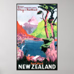 Póster Isla del Sur Nueva Zelanda<br><div class="desc">Isla del Sur de Nueva Zelanda. Una vista vintage de las montañas,  un lago y la gente acampando en la orilla. Una copia coloreada restaurada.</div>