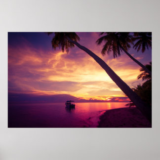 Póster Isla tropical al atardecer con un barco de dos pos
