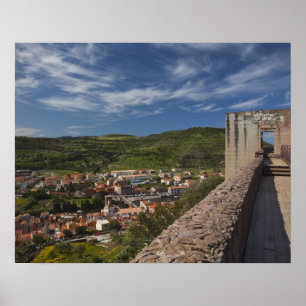 Póster Italia, Cerdeña, Bosa. Vista de la ciudad desde C