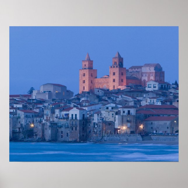 Póster Italia, Sicilia, Cefalu, Vista al Duomo desde (Frente)