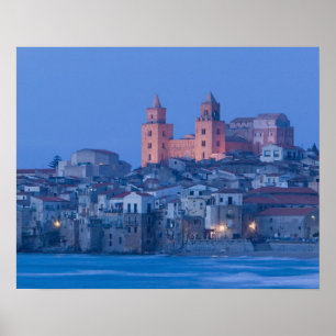 Póster Italia, Sicilia, Cefalù, Vista con Duomo desde