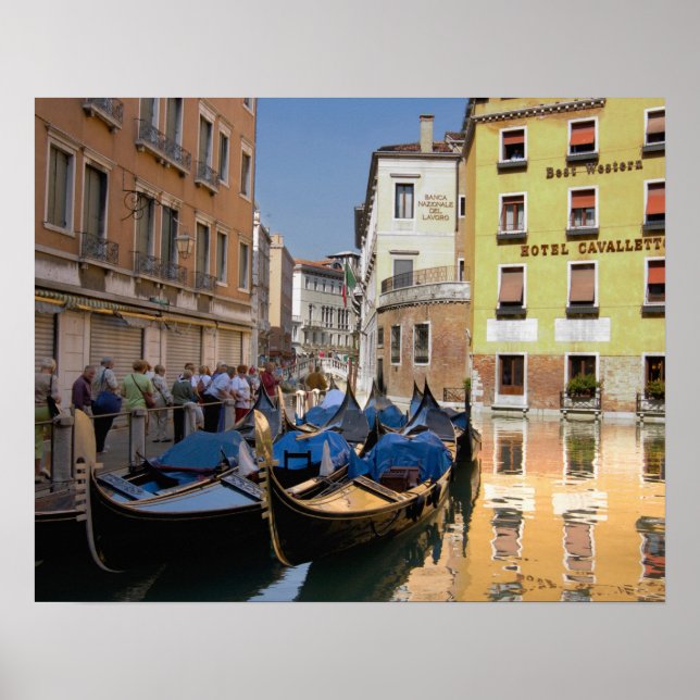 Póster Italia, Venecia, góndolas amarradas a lo largo del (Frente)