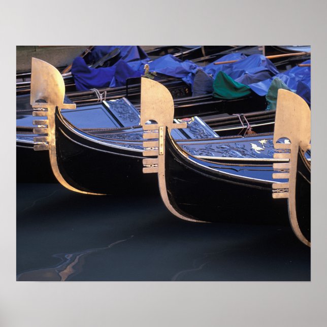 Póster Italia, Veneto, Venecia. Fila de góndolas. (Frente)