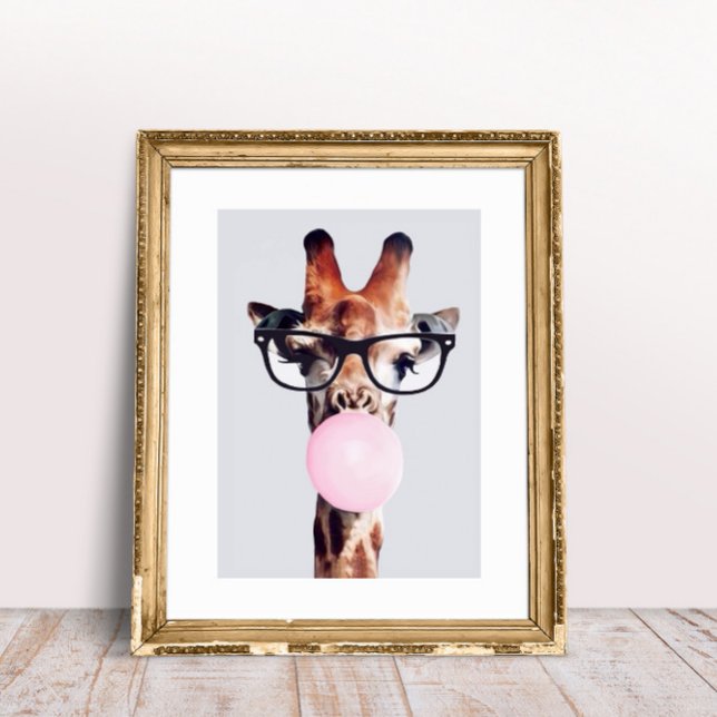 Póster JIRAFA CON GAFAS SOplando CHICLE ROSA  (Subido por el creador)