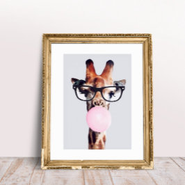 Póster Jirafa con gafas soplando chicle rosa