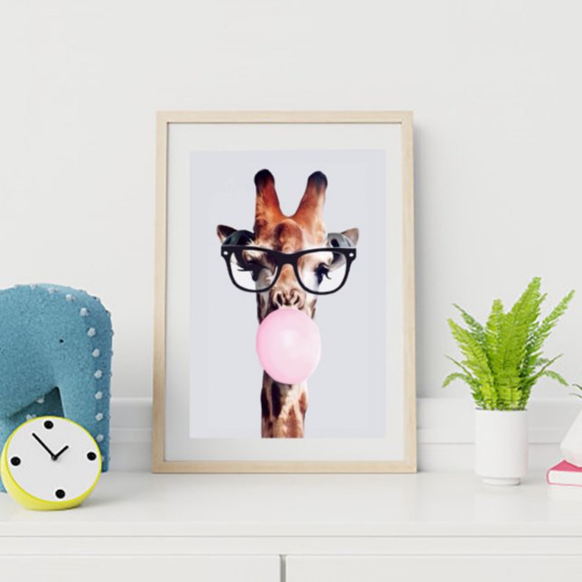 Póster JIRAFA CON GAFAS SOplando CHICLE ROSA  (Subido por el creador)