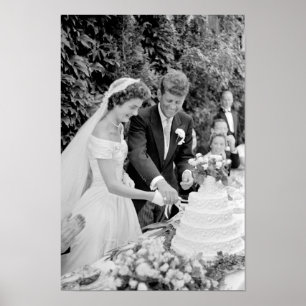 Póster John and Jackie Kennedy Cutting Their Wedding Cake